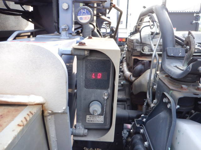 三菱ふそうキャンタークレーン3段小型（2t・3t）[写真26]