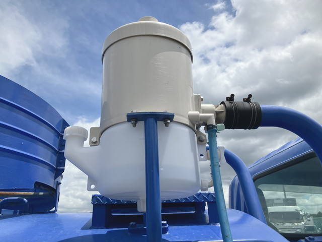 いすゞエルフ汚泥吸引車小型（2t・3t）[写真11]