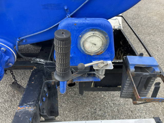 いすゞエルフ汚泥吸引車小型（2t・3t）[写真12]