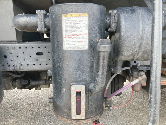 いすゞエルフ汚泥吸引車小型（2t・3t）[写真17]