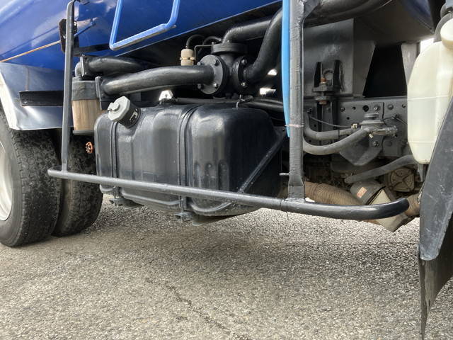 いすゞエルフ汚泥吸引車小型（2t・3t）[写真18]