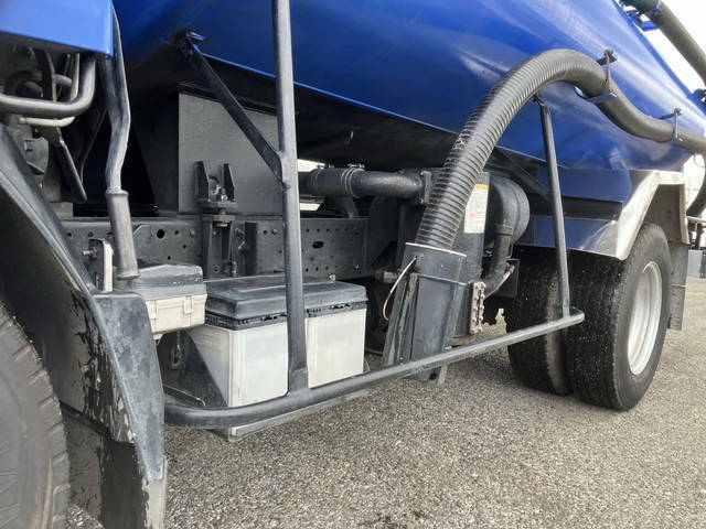 いすゞエルフ汚泥吸引車小型（2t・3t）[写真19]