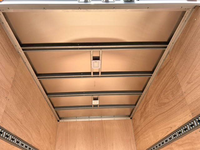 三菱ふそうキャンターアルミバン小型（2t・3t）[写真10]