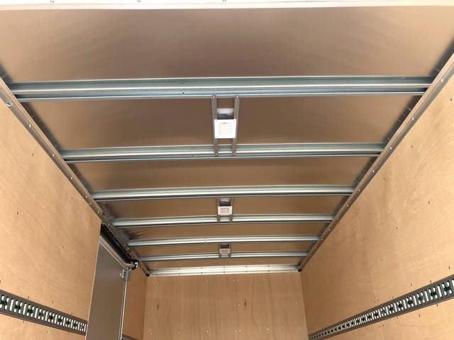 三菱ふそうキャンターアルミバン小型（2t・3t）[写真12]