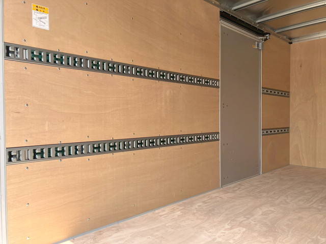 三菱ふそうキャンターアルミバン小型（2t・3t）[写真13]