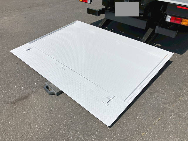 三菱ふそうキャンターアルミバン小型（2t・3t）[写真15]