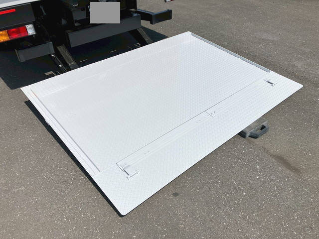 三菱ふそうキャンターアルミバン小型（2t・3t）[写真16]