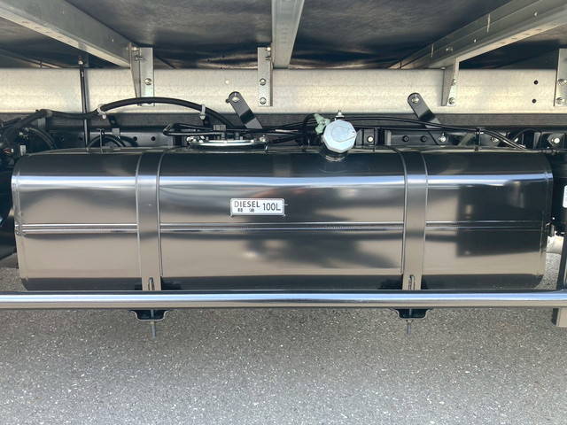 三菱ふそうキャンターアルミバン小型（2t・3t）[写真40]