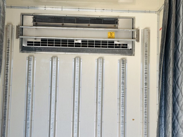 いすゞエルフ冷凍車（冷蔵車）小型（2t・3t）[写真12]