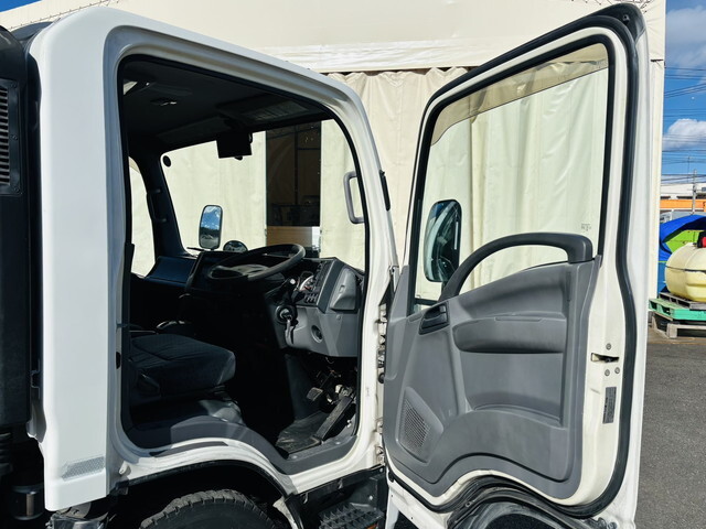 いすゞエルフ冷凍車（冷蔵車）小型（2t・3t）[写真26]