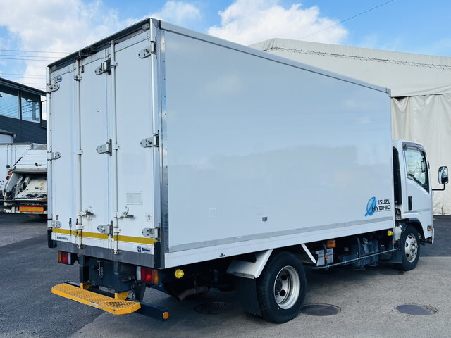 いすゞエルフ冷凍車（冷蔵車）小型（2t・3t）[写真03]