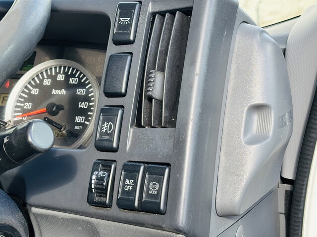 いすゞエルフ冷凍車（冷蔵車）小型（2t・3t）[写真30]