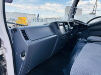 いすゞエルフ冷凍車（冷蔵車）小型（2t・3t）[写真38]