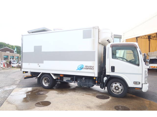 いすゞエルフ冷凍車（冷蔵車）小型（2t・3t）[写真04]