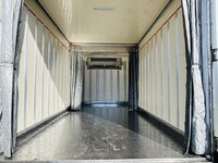 いすゞエルフ冷凍車（冷蔵車）小型（2t・3t）[写真09]