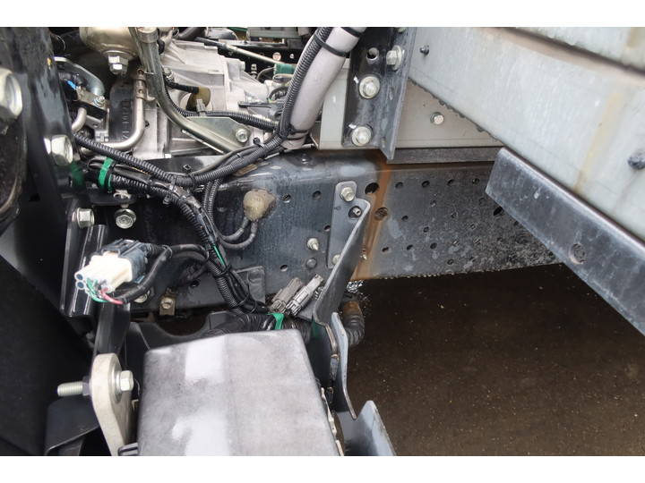 いすゞエルフ冷凍車（冷蔵車）小型（2t・3t）[写真14]