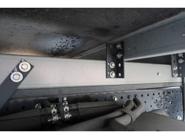 いすゞエルフ冷凍車（冷蔵車）小型（2t・3t）[写真23]