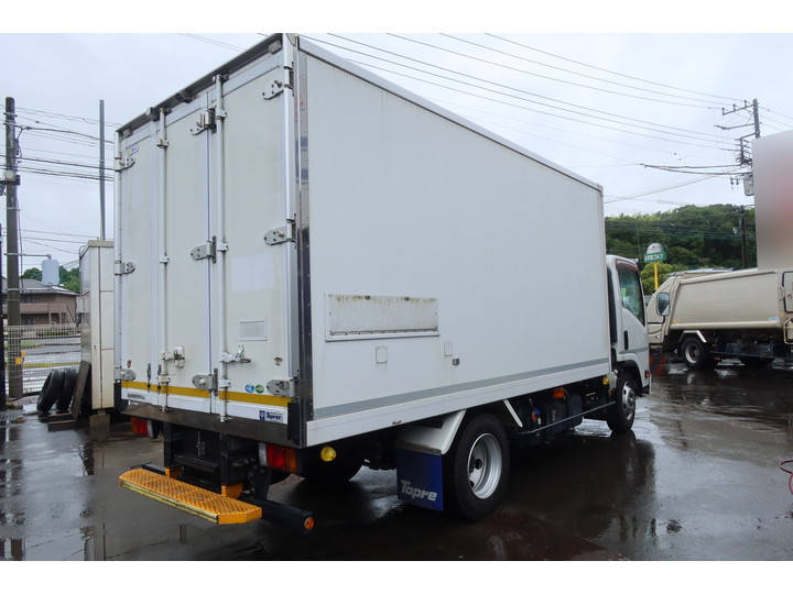 いすゞエルフ冷凍車（冷蔵車）小型（2t・3t）[写真03]