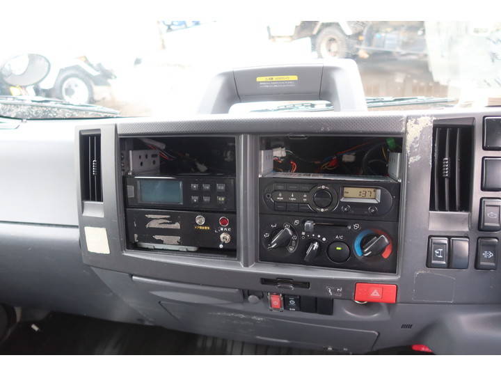 いすゞエルフ冷凍車（冷蔵車）小型（2t・3t）[写真32]