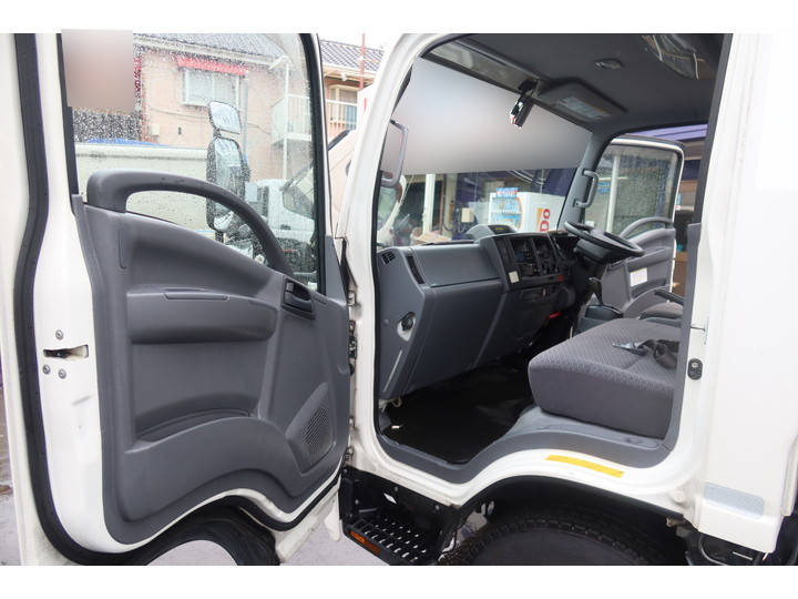 いすゞエルフ冷凍車（冷蔵車）小型（2t・3t）[写真36]