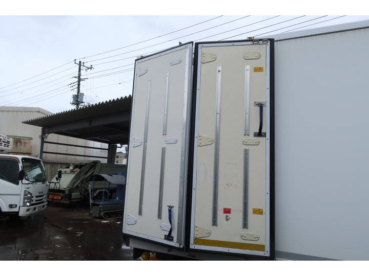 いすゞエルフ冷凍車（冷蔵車）小型（2t・3t）[写真08]