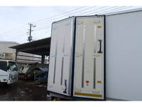 いすゞエルフ冷凍車（冷蔵車）小型（2t・3t）[写真08]