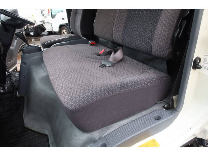 いすゞエルフ冷凍車（冷蔵車）小型（2t・3t）[写真37]