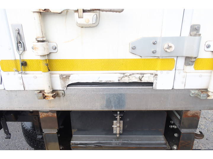 いすゞエルフ冷凍車（冷蔵車）小型（2t・3t）[写真06]