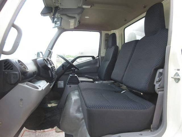 日野デュトロ冷凍車（冷蔵車）小型（2t・3t）[写真34]