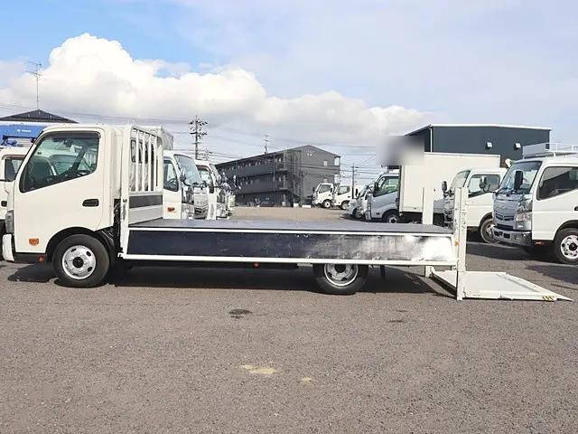 日野デュトロ平ボディ小型（2t・3t）[写真10]