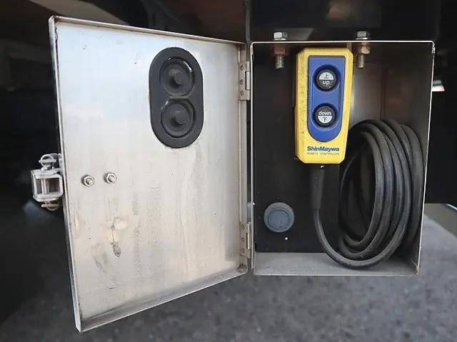 日野デュトロ平ボディ小型（2t・3t）[写真12]