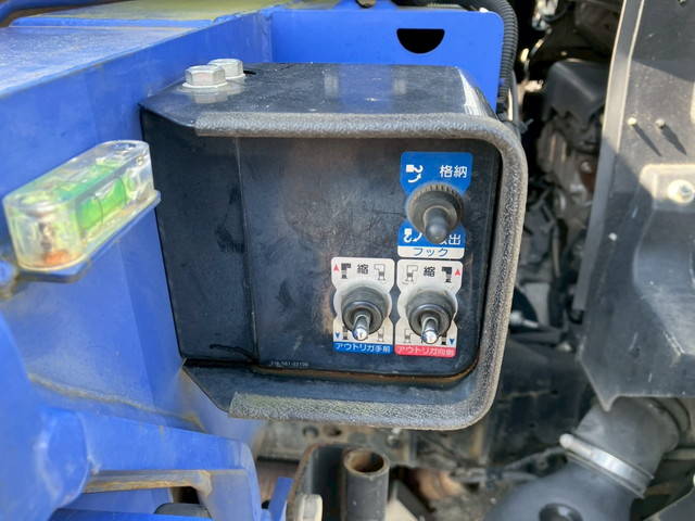 いすゞエルフクレーン4段小型（2t・3t）[写真26]