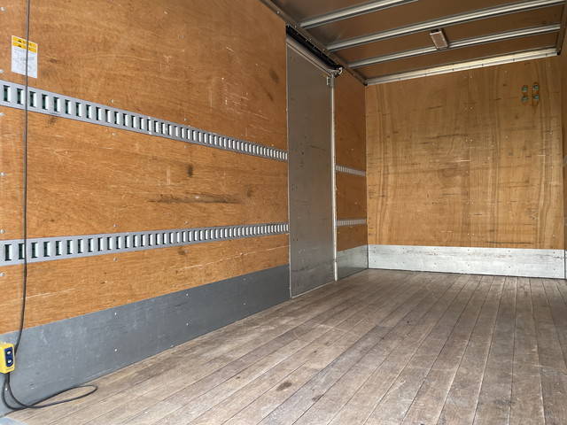 いすゞエルフアルミバン小型（2t・3t）[写真20]