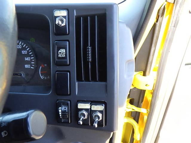 いすゞエルフダブルキャブ（Wキャブ）小型（2t・3t）[写真19]