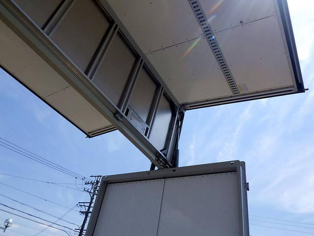 三菱ふそうファイターアルミウイング中型（4t）[写真11]