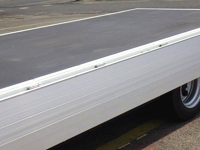 三菱ふそうキャンターアルミブロック小型（2t・3t）[写真09]