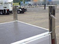 三菱ふそうキャンターアルミブロック小型（2t・3t）[写真10]