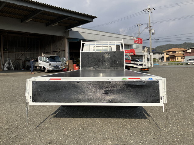 三菱ふそうキャンター平ボディ小型（2t・3t）[写真13]