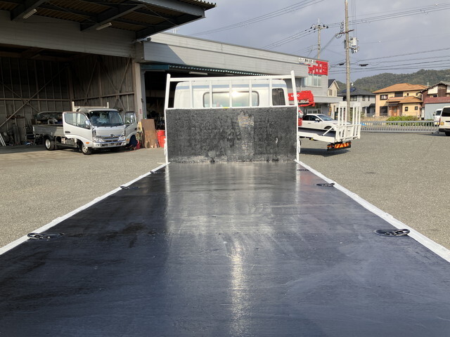 三菱ふそうキャンター平ボディ小型（2t・3t）[写真14]