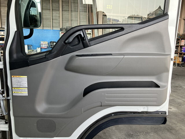 三菱ふそうキャンター平ボディ小型（2t・3t）[写真28]