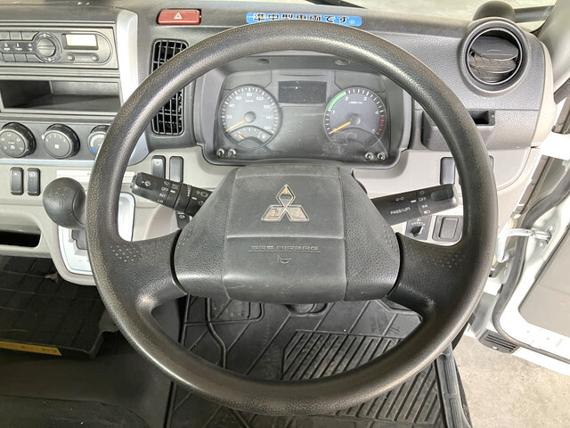 三菱ふそうキャンター平ボディ小型（2t・3t）[写真34]