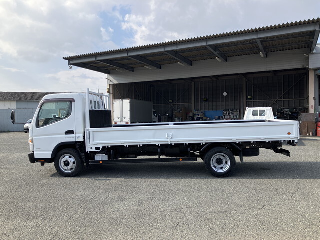 三菱ふそうキャンター平ボディ小型（2t・3t）[写真05]