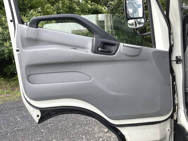 日野デュトロ平ボディ小型（2t・3t）[写真27]
