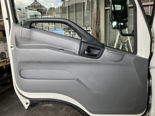 日野デュトロ平ボディ小型（2t・3t）[写真30]