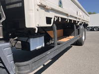 三菱ふそうキャンター平ボディ小型（2t・3t）[写真17]