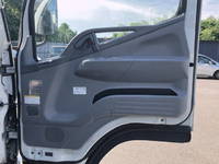 三菱ふそうキャンター平ボディ小型（2t・3t）[写真29]