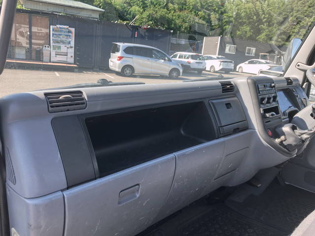 三菱ふそうキャンター平ボディ小型（2t・3t）[写真32]