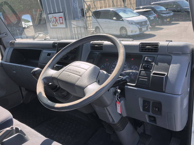 三菱ふそうキャンター平ボディ小型（2t・3t）[写真35]