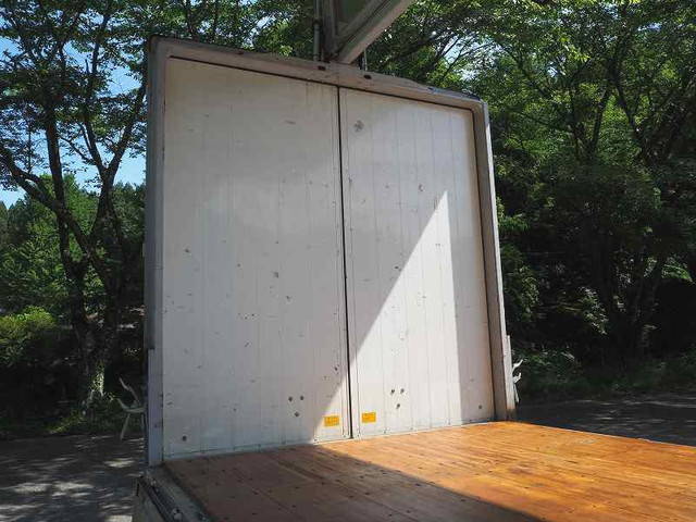 三菱ふそうファイターアルミウイング中型（4t）[写真10]