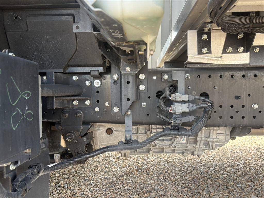 いすゞフォワードアルミウイング中型（4t）[写真14]